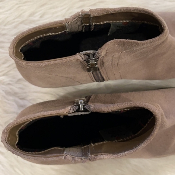 Blondo tan booties 8.5 almond toe - Picture 5 of 9